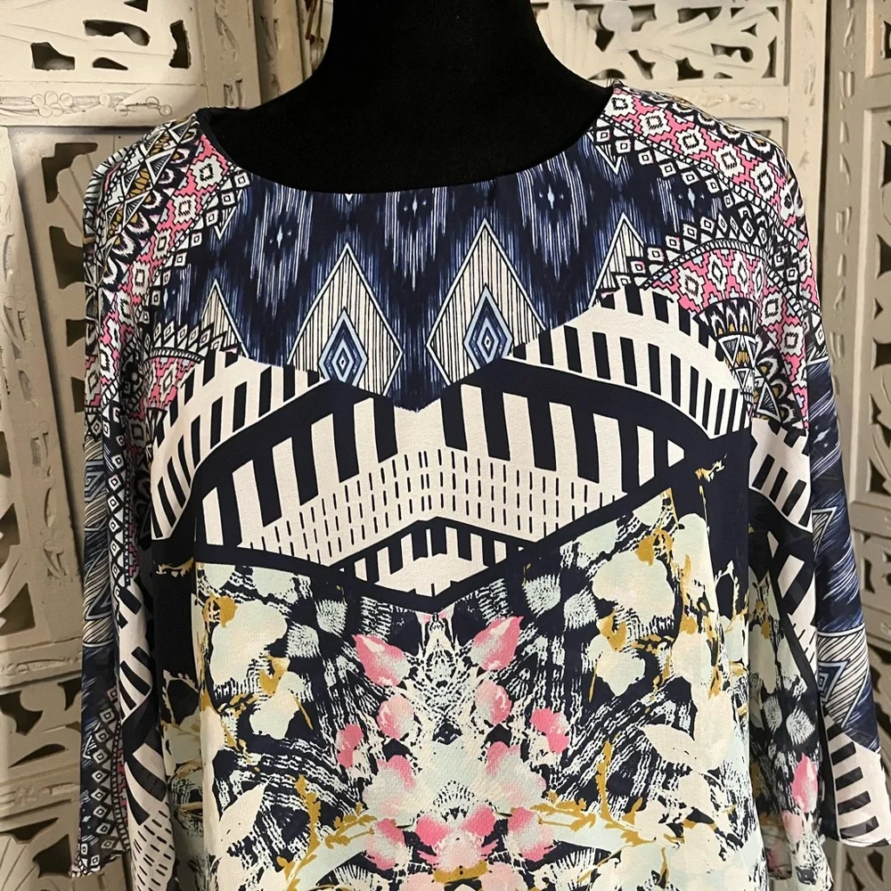 COCO BIANCO FANTASTIC WHITE WITH BLACK & BLUE MULTICOLOR DESIGN BOHO TOP - Picture 2 of 9